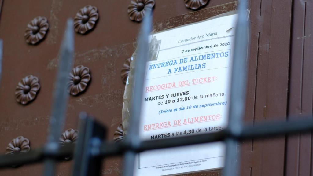 Muchas asociaciones disponen de horarios específicos de recogida de alimentos para familias.