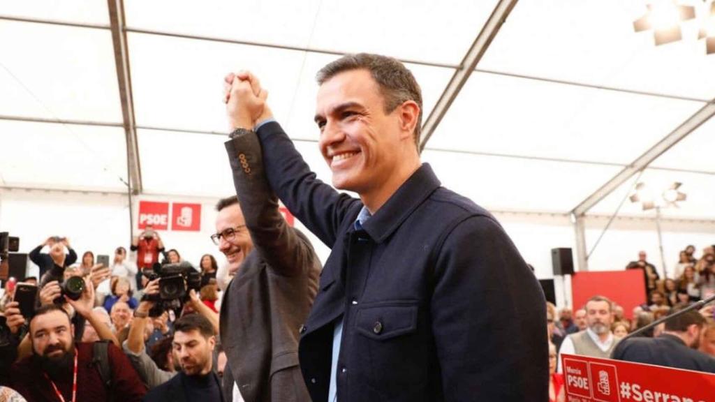 El secretario socialista del PSOE en Murcia, Diego Conesa, y el presidente del Gobierno, Pedro Sánchez.