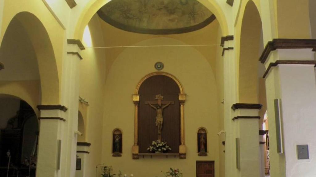 Imagen del interior de la parroquia de Algatocín.