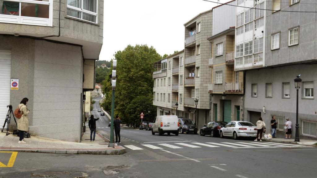Edificio desde donde cayó una adolescente, en O Carballiño, Ourense