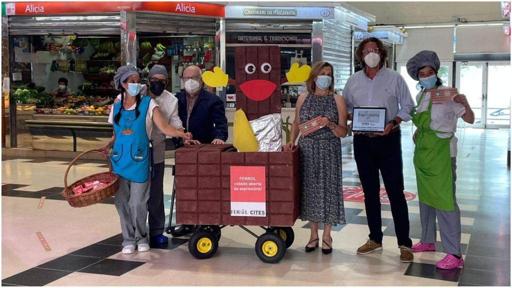 Autoridades en el Mercado de A Magdalena.