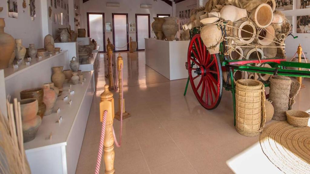 La colección principal pertenece a la etnóloga alemana Ilse Schütz.