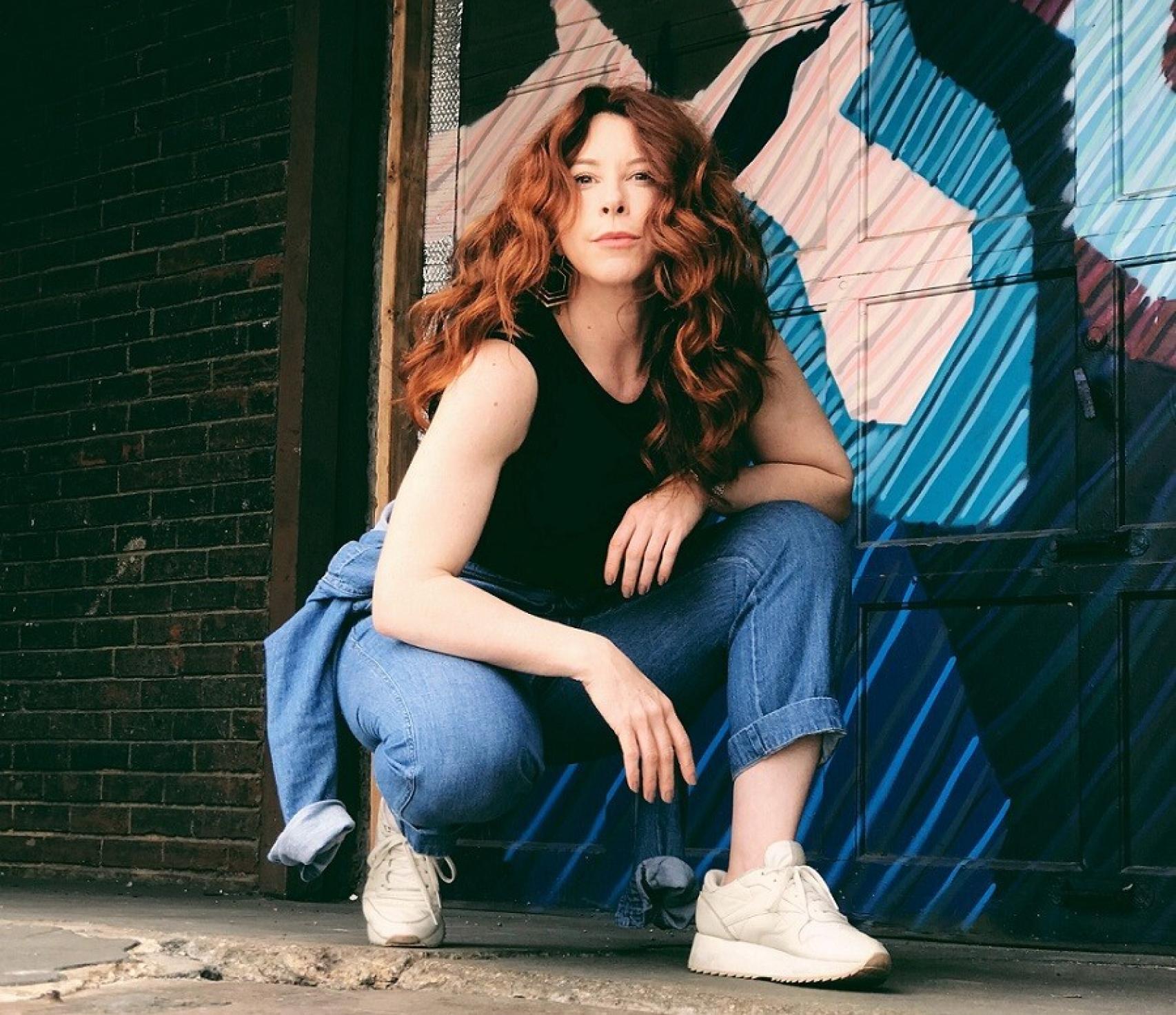 Una foto de Robin Mckelle.