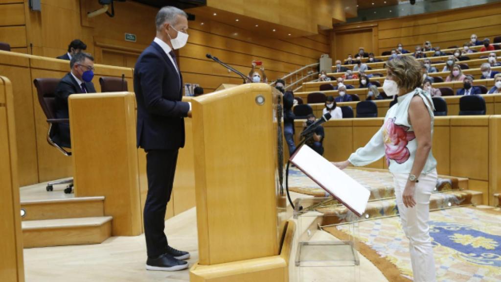 Susana Díaz abandona Andalucía, jura la Constitución y ya ocupa su asiento en el Senado