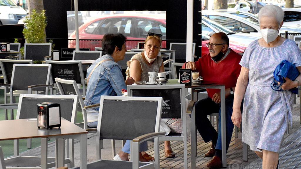Mascarillas terraza jubilados zamora