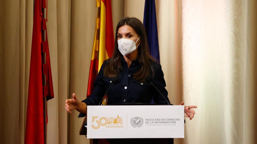 La reina Letizia ha acudido al 50 aniversario de la Facultad de Ciencias de la Información de la Universidad Complutense.