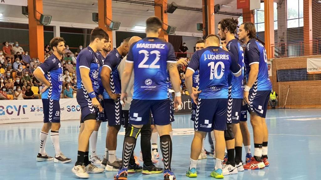 La Covid atosiga al Balonmano Benidorm.