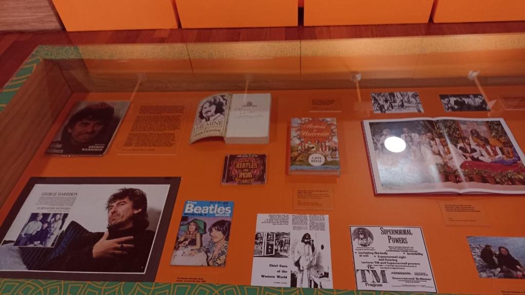 EXPOSICION BEATLES INDIA 1