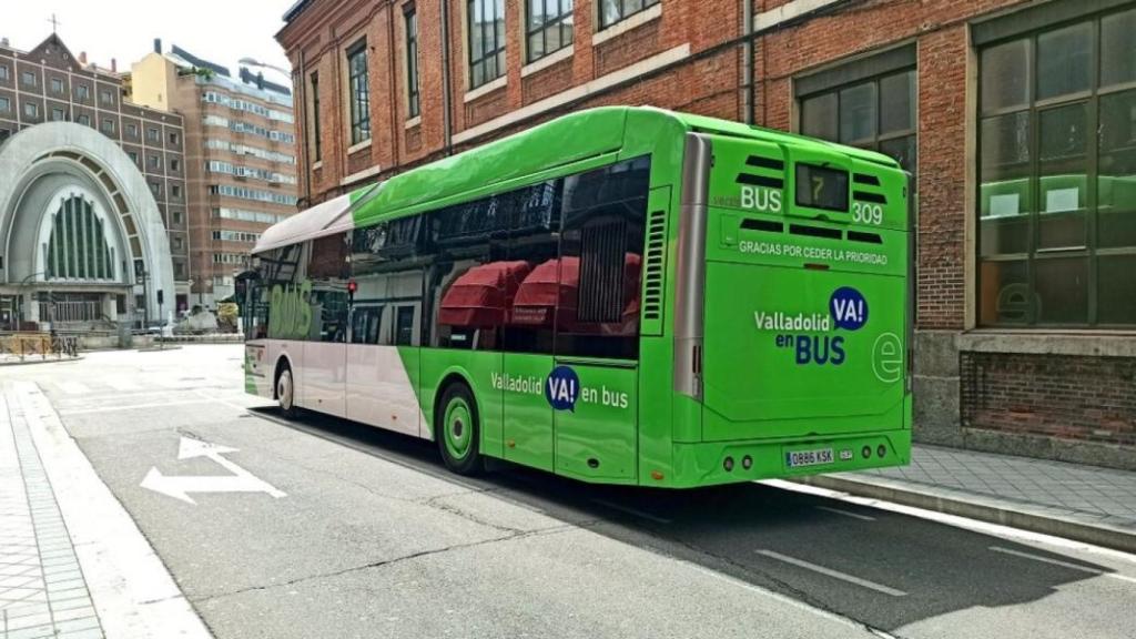 Uno de los autobuses urbanos de Auvasa.