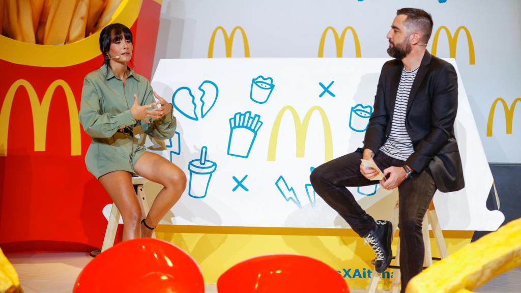 La conversación de Aitana con la prensa ha sido moderada por Dani Mateo.