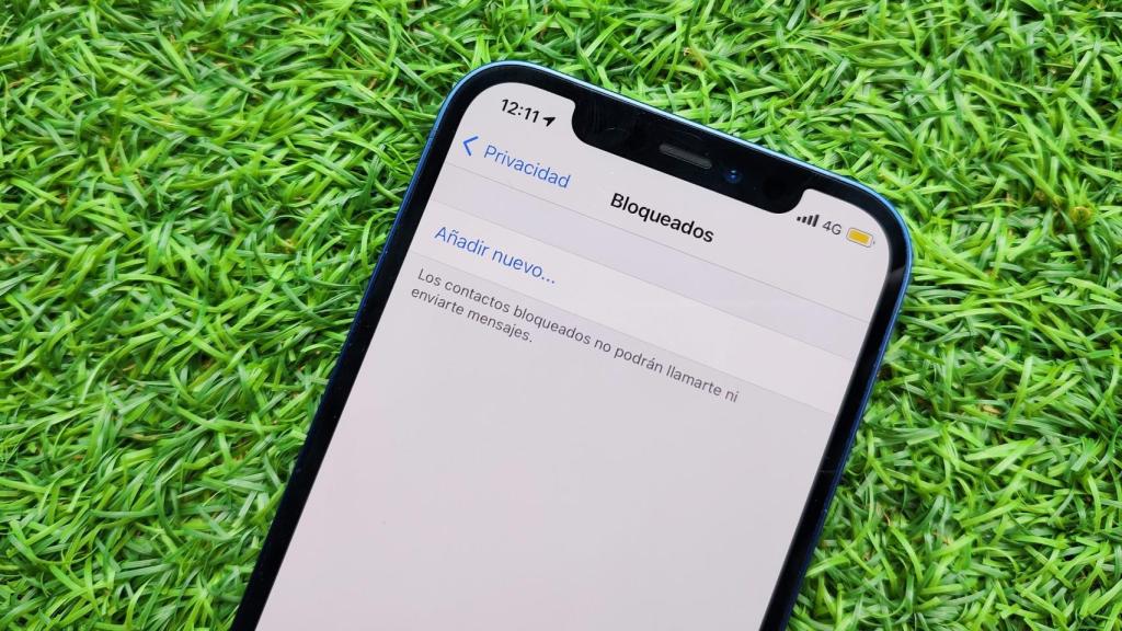 WhatsApp deja bloquear a un contacto desde los 'Ajustes'.