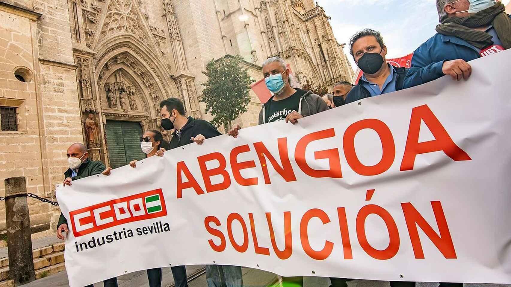 Pancarta de los trabajadores de Abengoa en la protesta de hace unos días.