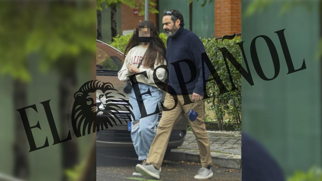 Antonio Pardo Sebastián junto a su hija Nadia tras recogerla del domicilio de Gema López.