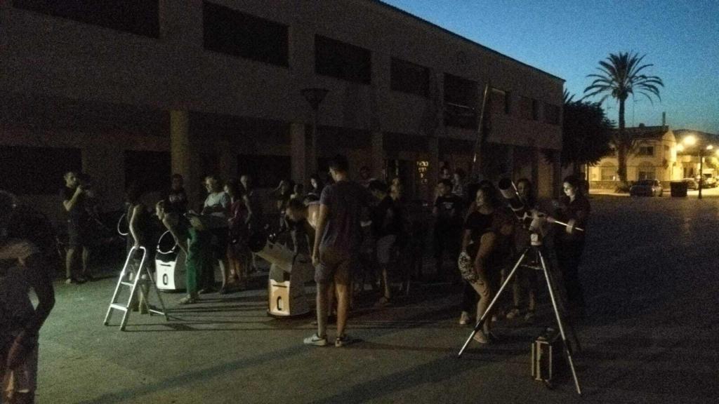 Observación astronómica en la laguna de La Mata en una edición anterior.