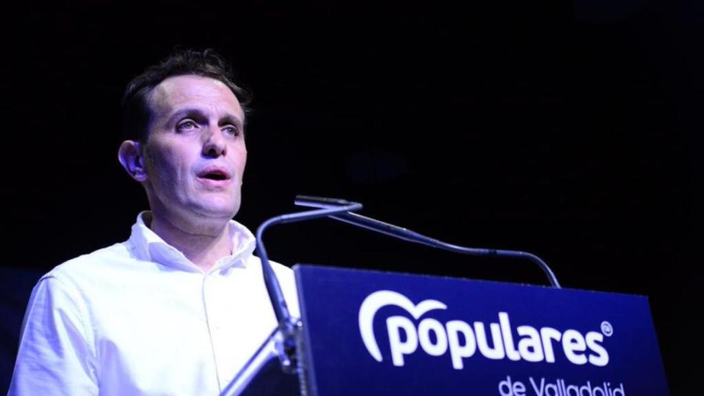 El presidente del PP en Valladolid, Conrado Íscar, durante un acto de campaña