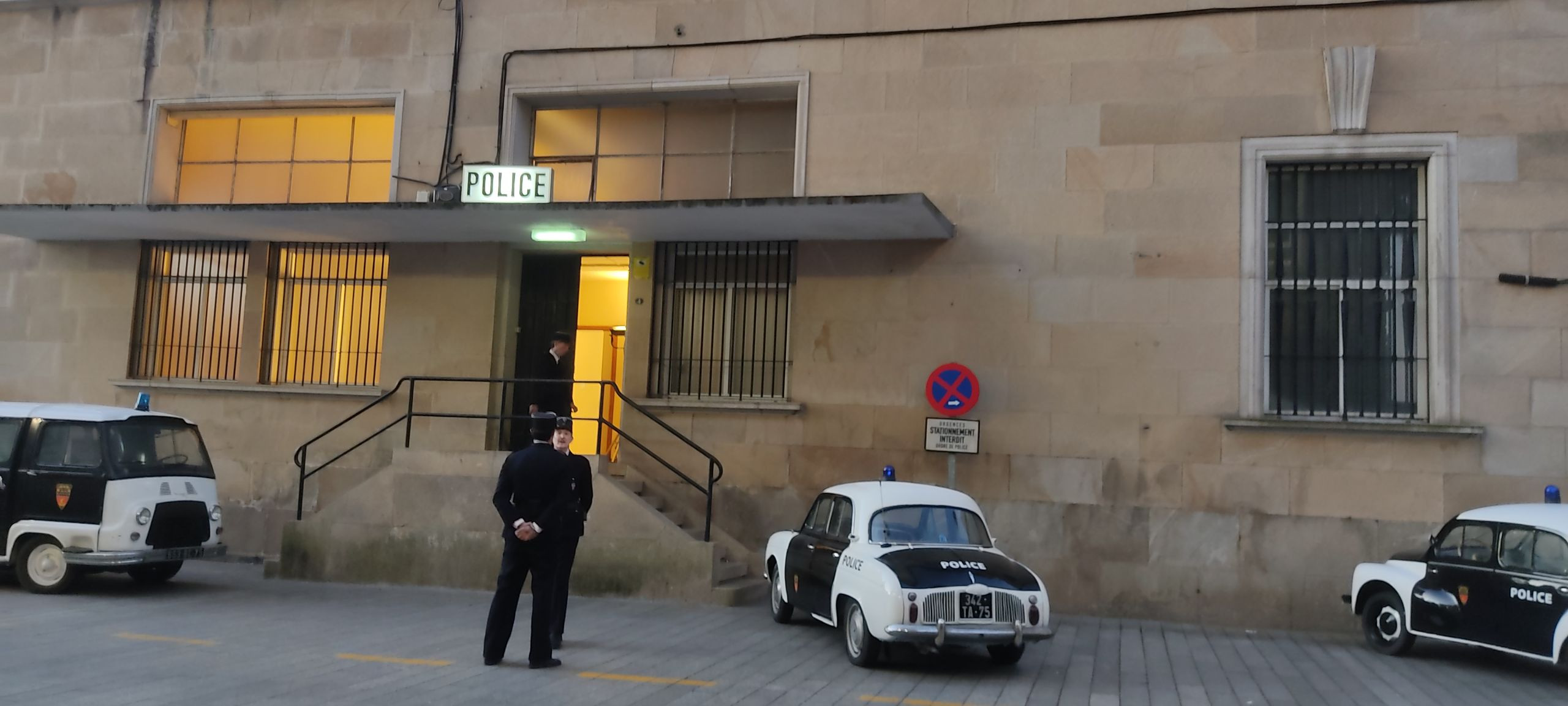 El antiguo cuartel de la Guardia Civil, en el Puerto de Vigo, decorado para la película