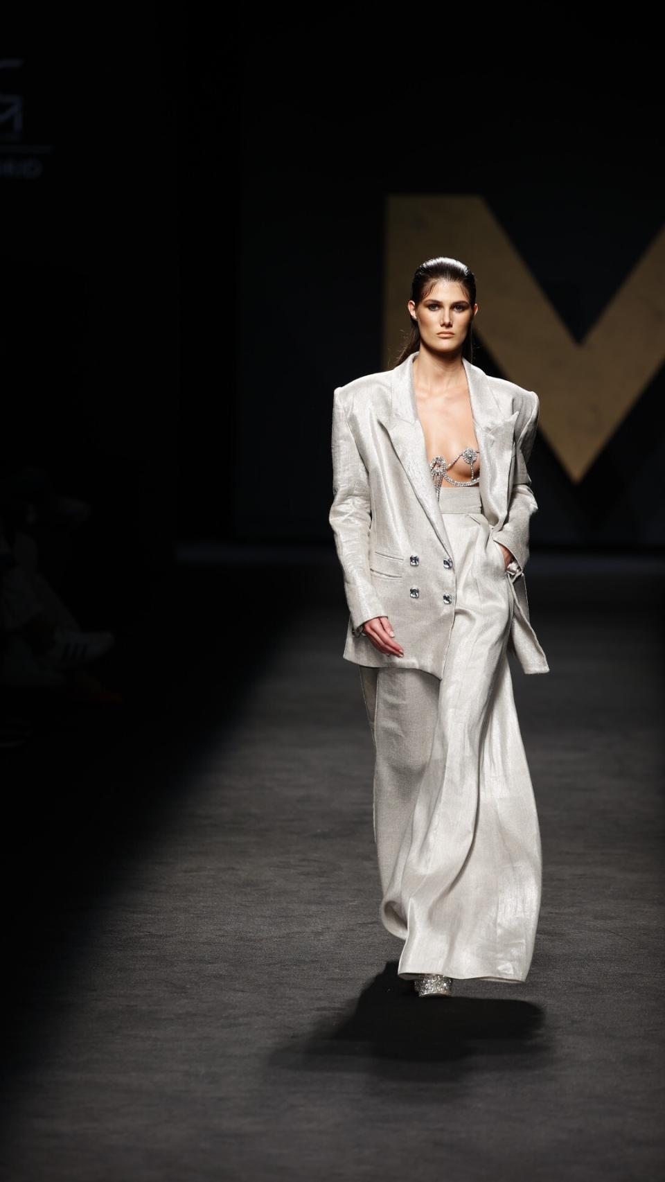 Modelo en el desfile de Malne en Mercedes-Benz Fashion Week Madrid.