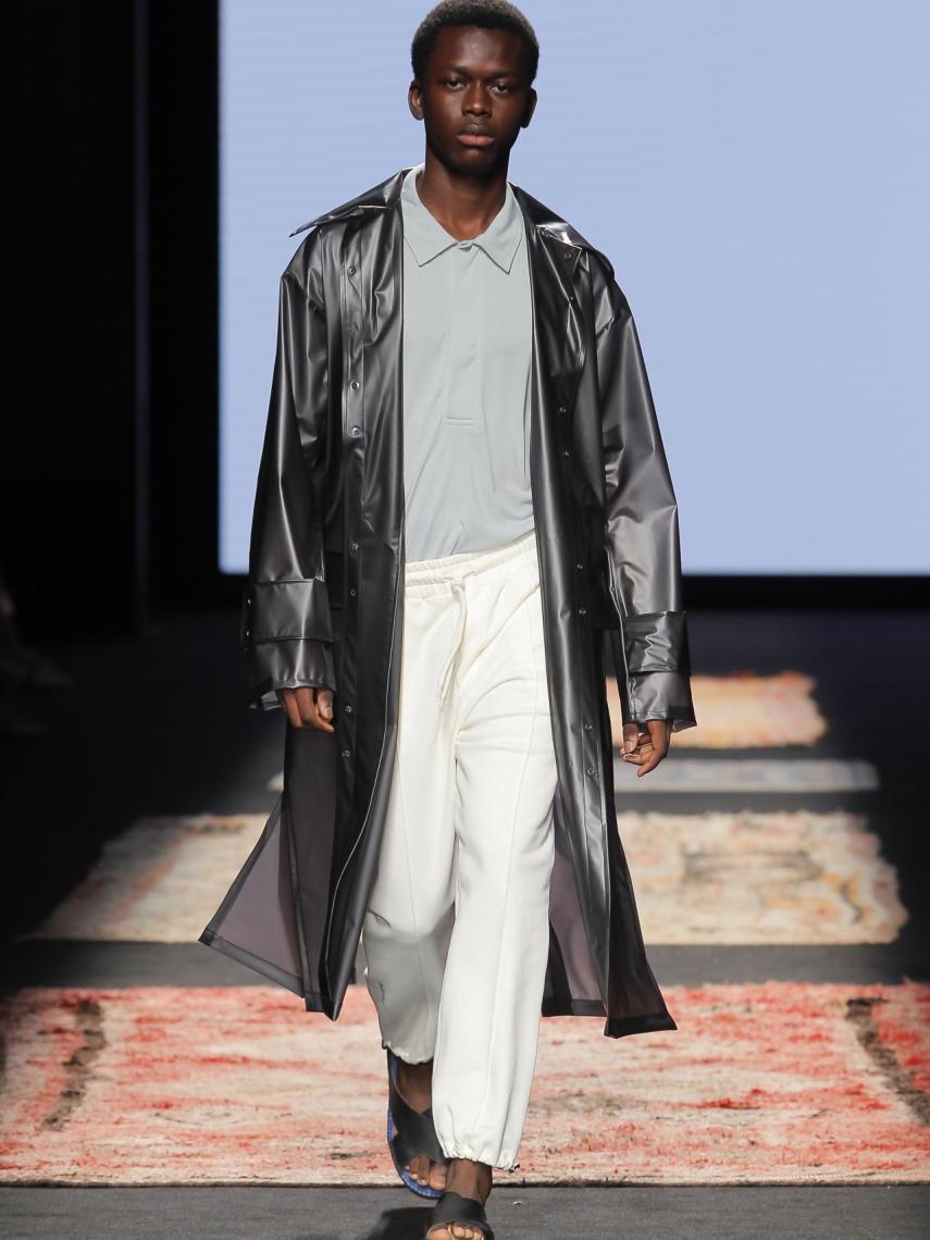 Con esta colección muestra una celebración del estilo de vida Mediterráneo en su más pura esencia.