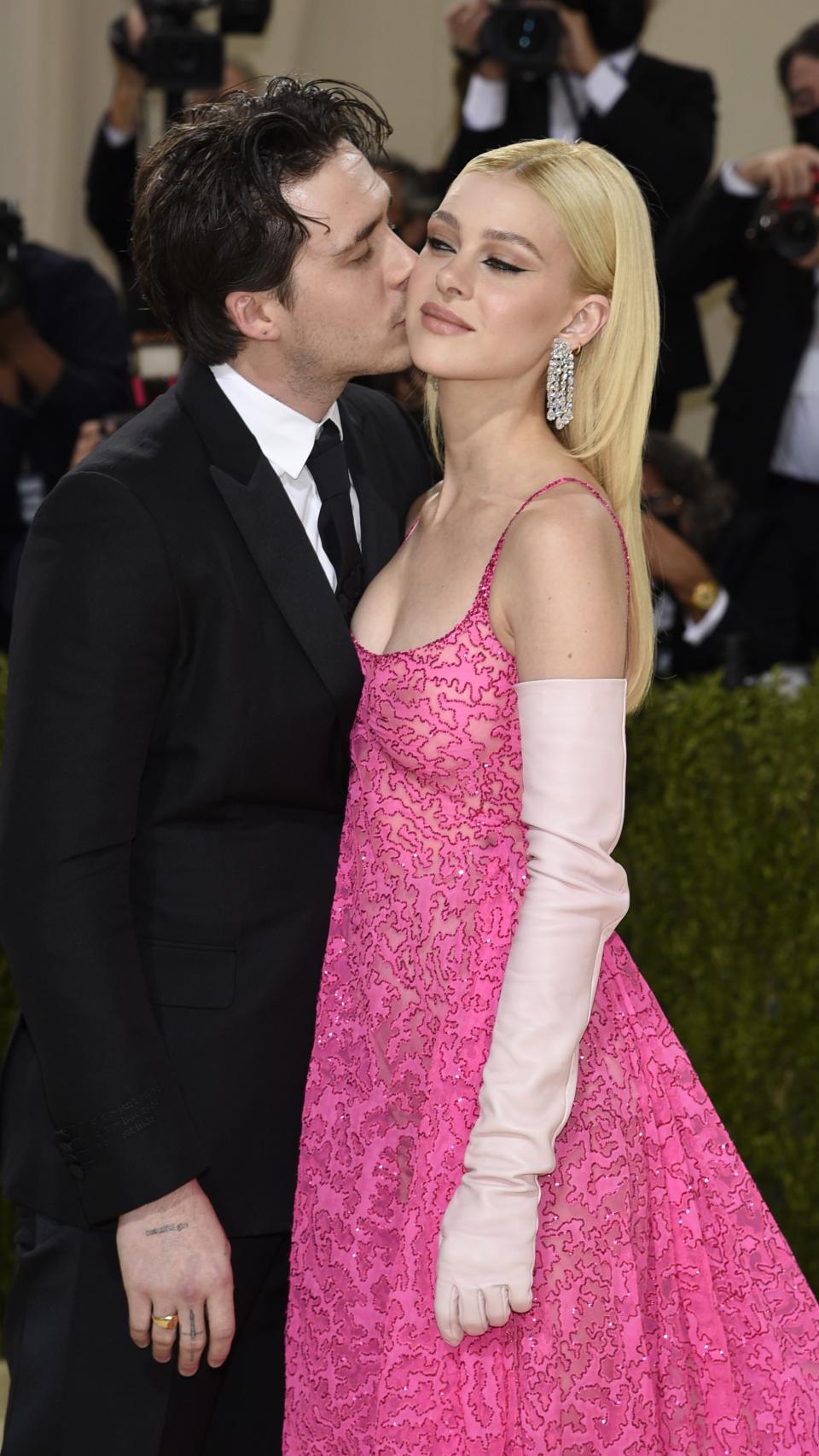 Brooklyn Beckham y Nicola Peltz, en la gala del MET.