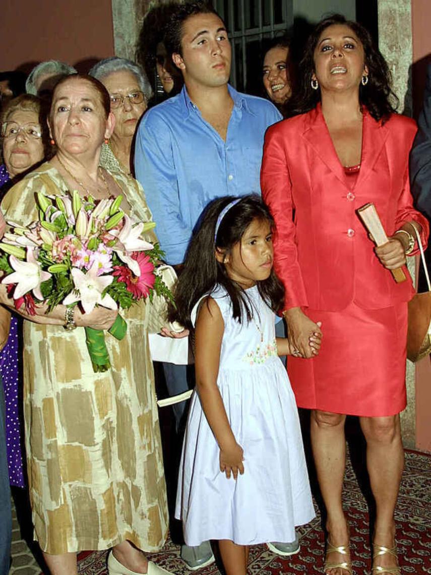 Ana Martín, Kiko Rivera, Isabel Pantoja e Isa P. en Sevilla.