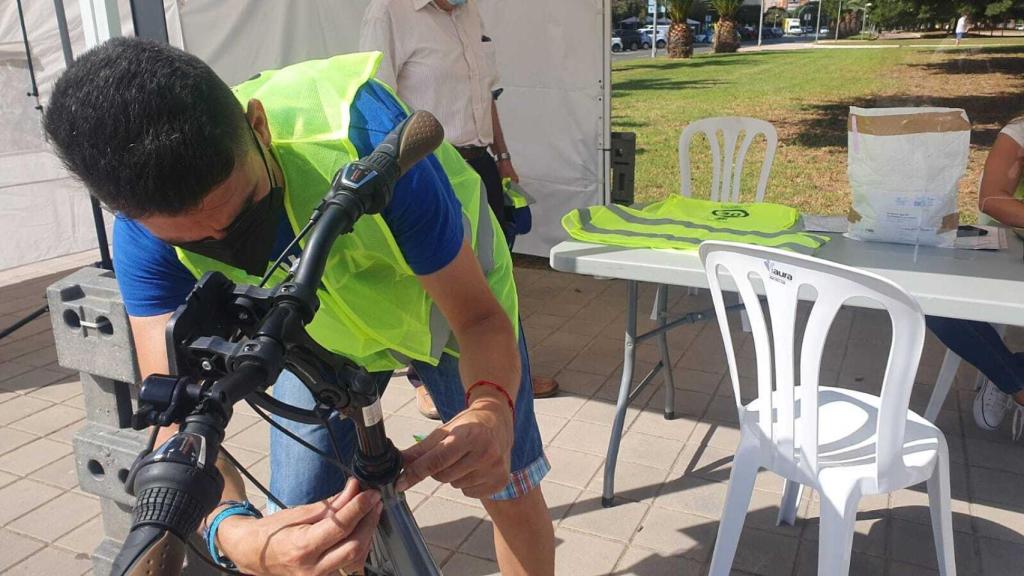 Los usuarios que deseen inscribir su bicicleta tendrán que participar en los talleres de reparación de bicicletas.