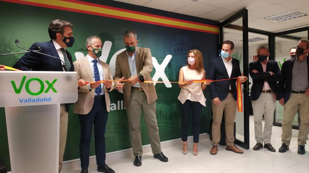 Javier Ortega Smith, duante la inauguración de la sede de VOX en Valladolid.