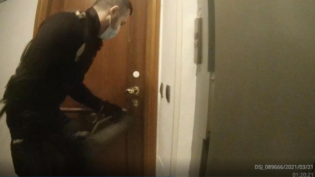 Captura de pantalla del vídeo grabado por las cámaras de los policías en Lagasca.