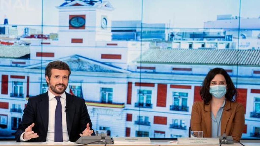 Casado y Ayuso, durante una reunión en la sede del PP.