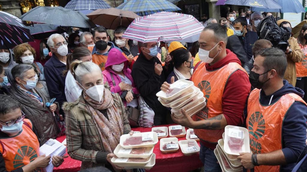 Protesta de los ganaderos gallegos, hoy en Santiago de Compostela.