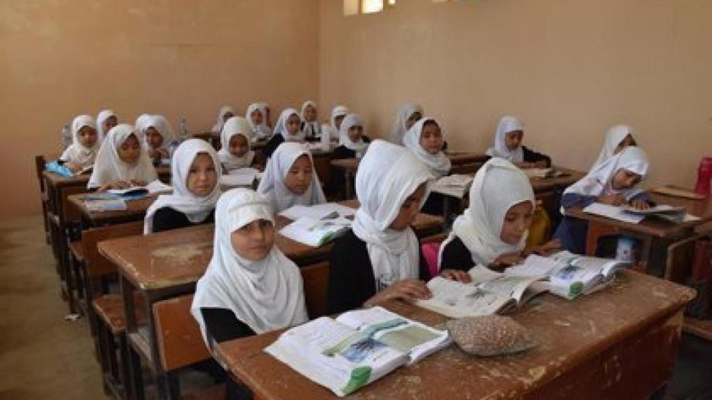 Niñas afganas en una clase en la provincia de Balkh, en Afganistán.