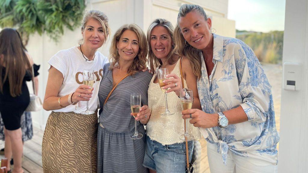 Raquel Sánchez, la segunda por la izquierda, con amigas.