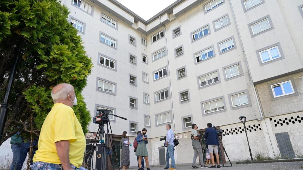 Inmueble en el que residía la mujer presuntamente asesinada en O Birloque por su pareja