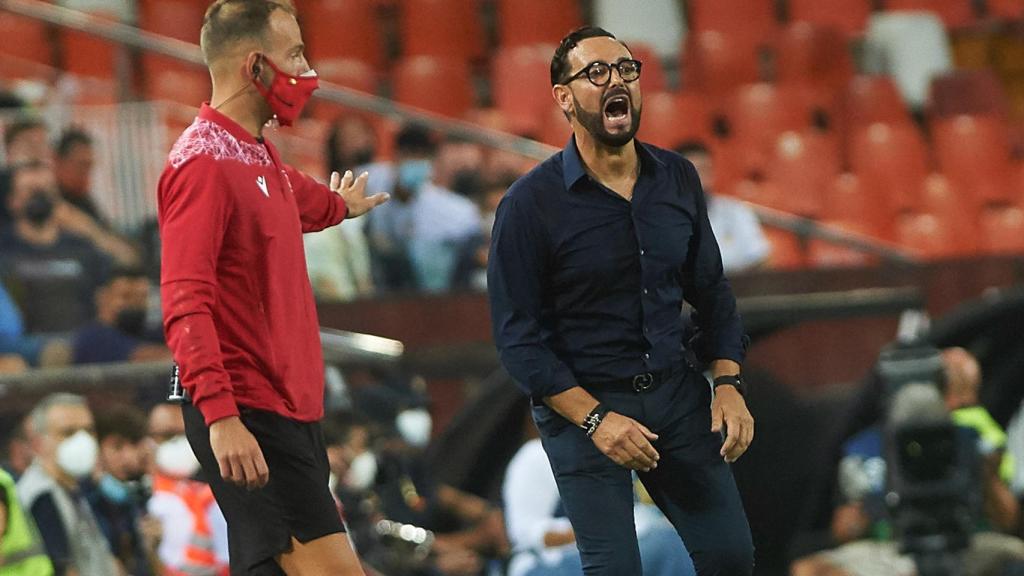 José Bordalás, durante un partido con el Valencia