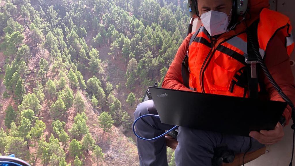 Medición de termografía infrarroja desde helicóptero.