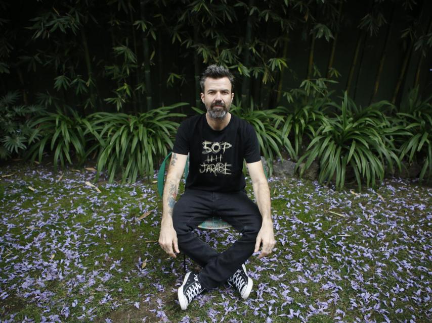 El cantante durante la promoción de su libro '50 palos'.