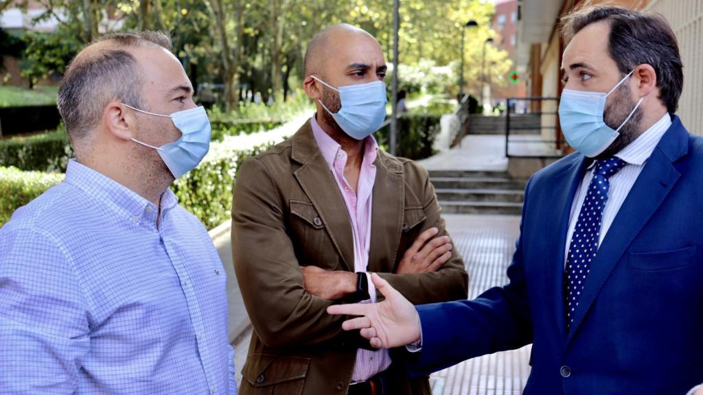 Paco Núñez, a la derecha, este lunes en Guadalajara.