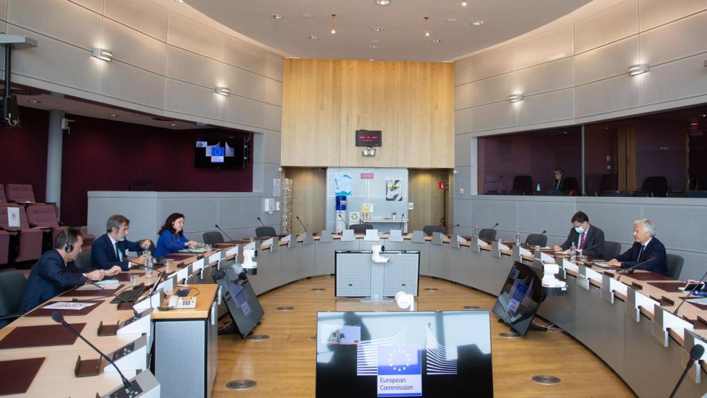 El comisario de Justicia, Didier Reynders, durante su reunión este lunes con los jueces españoles