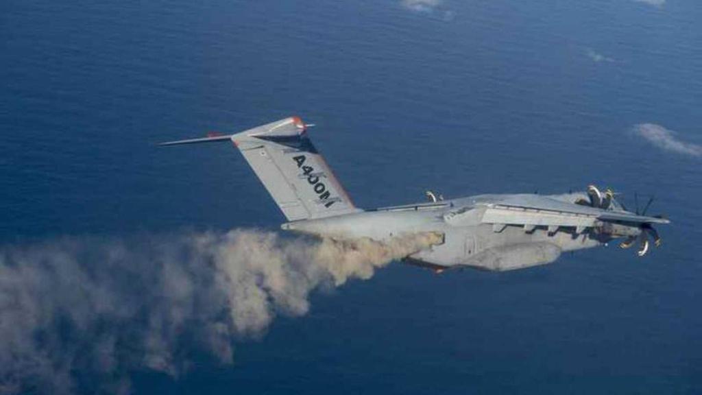 A400M descargando ceniza volcánica para realizar experimentos