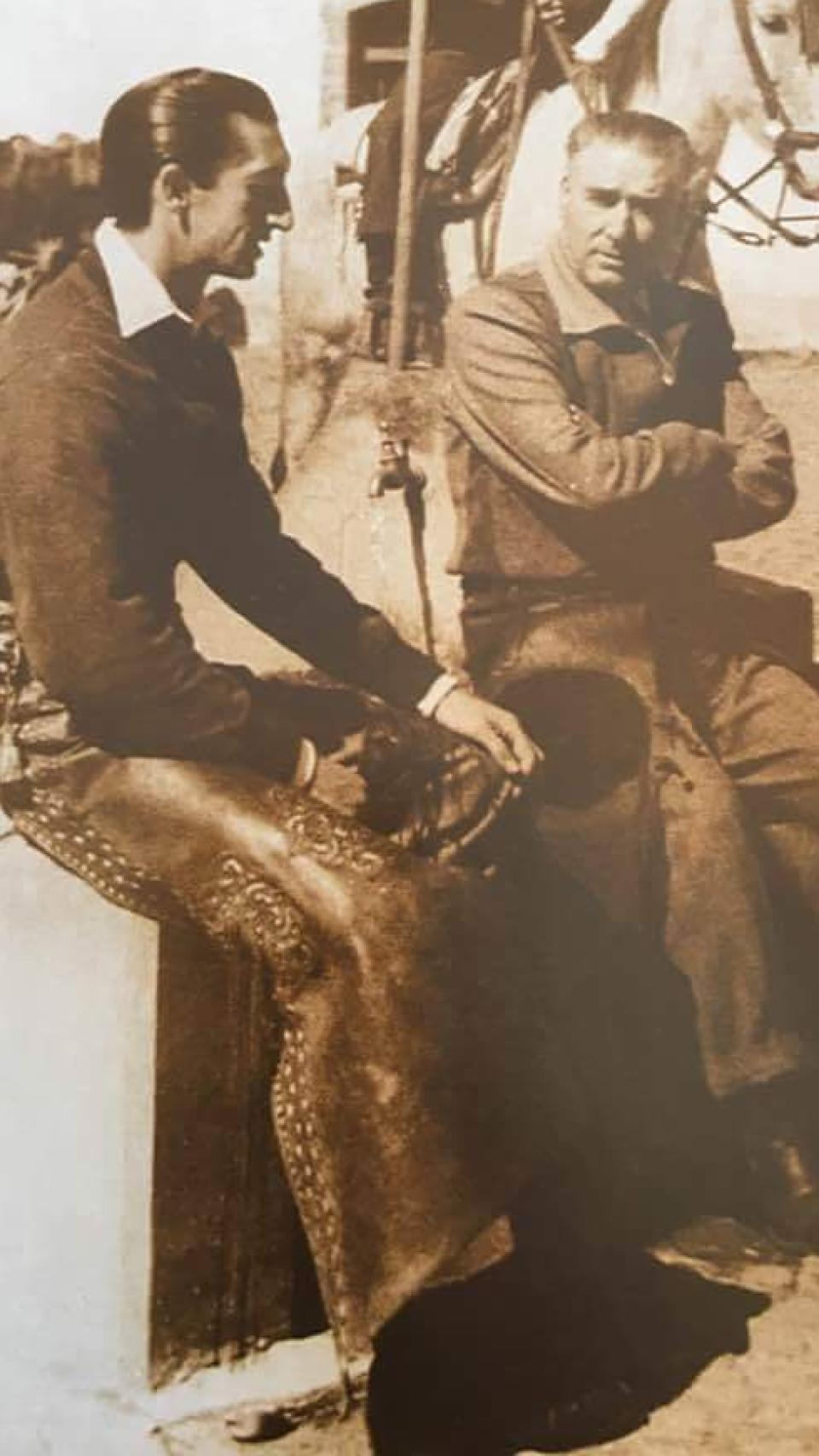 Manolete, junto a Atanasio Fernández, en 'Campo Cerrado', Salamanca