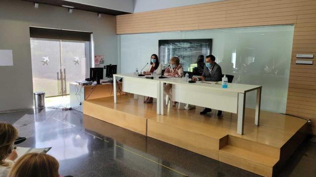 Ana Barceló, en la reunión con los trabajadores del hospital de Dénia.