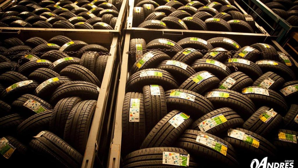 Almacén de neumáticos.