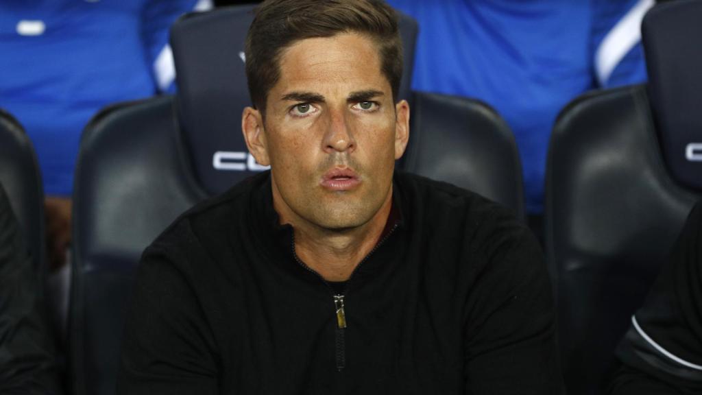 Robert Moreno, en el banquillo del Camp Nou