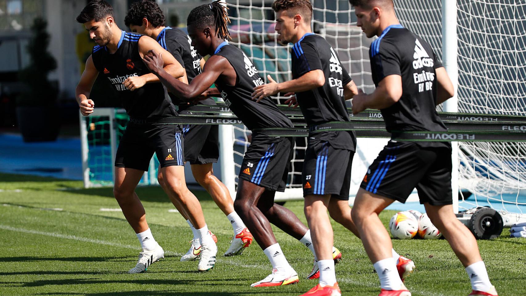Jesús Vallejo, Marco Asensio, Eduardo Camavinga, Antoonio Blanco y Luka Jovic, durante un entrenamiento del Real Madrid