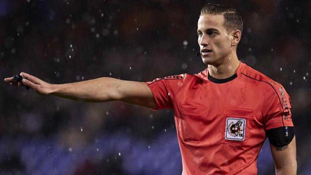 Javier Alberola Rojas, árbitro castellano-manchego de La Liga. Foto: javieralberolarojas.com