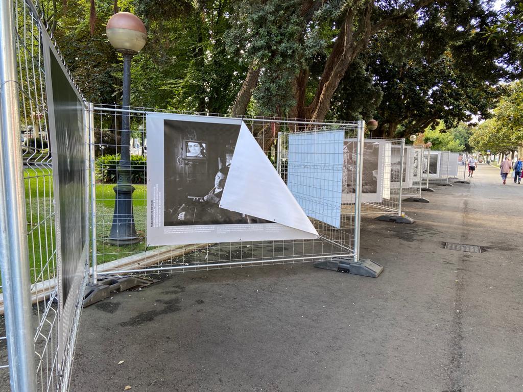 Daños en la exposición de Rede Acampa pola Paz (Cedida).