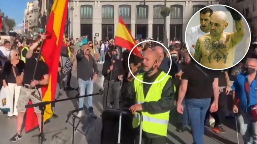 Alberto Ayala, en la manifestación del sábado pasado en Chueca. A la derecha, él mismo durante su época como boxeador.