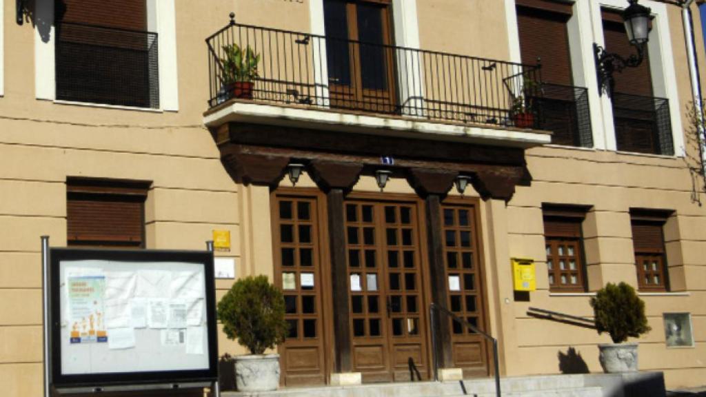 Fachada del Ayuntamiento de Castroverde de Cerrato