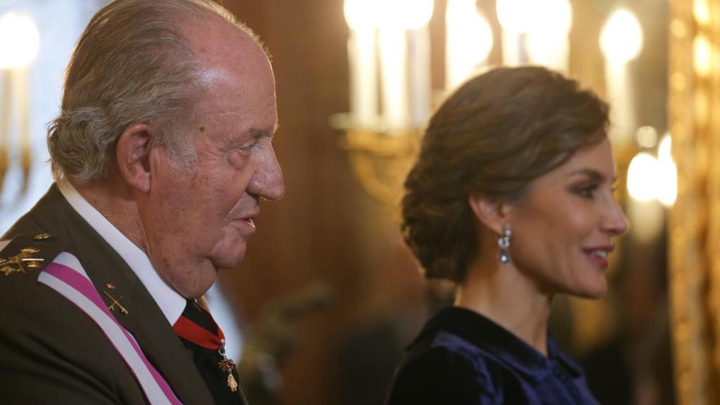 La reina Letizia y el rey Juan Carlos durante la Pascua Militar en enero de 2018.