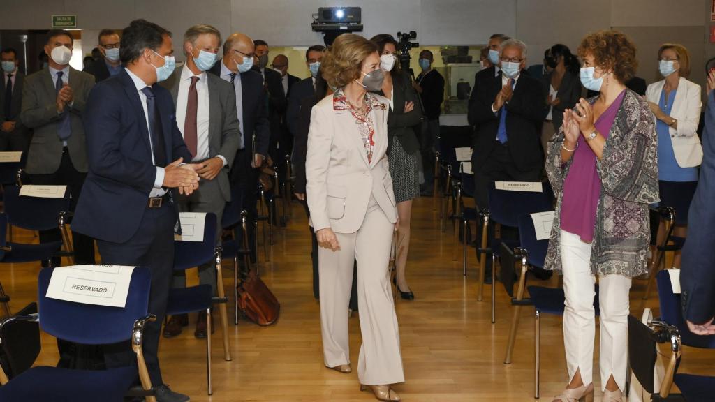 La reina emérita a su llegada a la inauguración del VIII Congreso Internacional de Investigación e Innovación en Enfermedades Neurodegenerativas (CIEN).