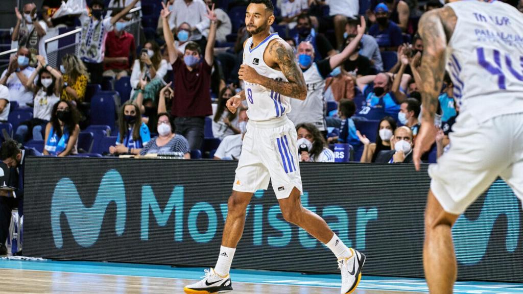 Hanga celebra una canasta con el Real Madrid